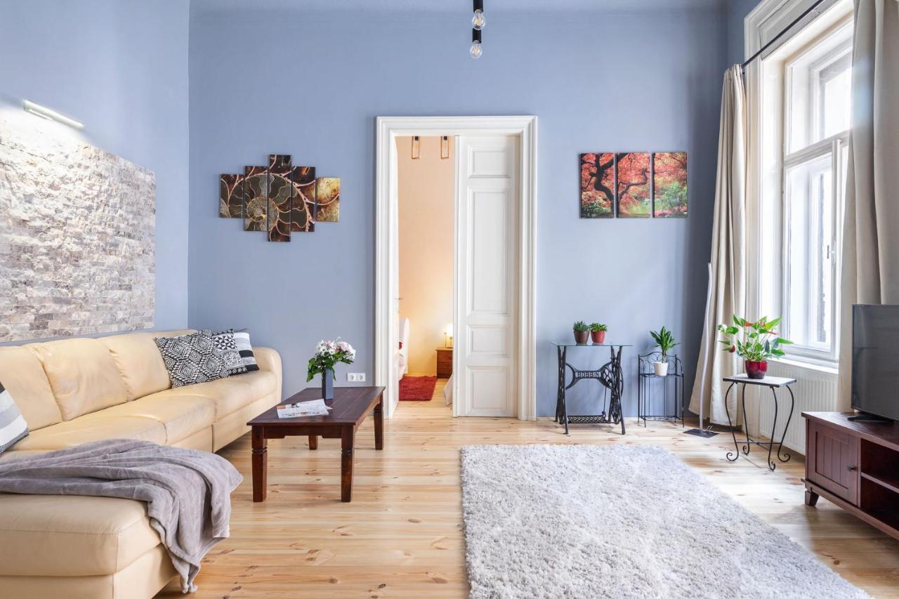 Trendy Grand Boulevard Designer