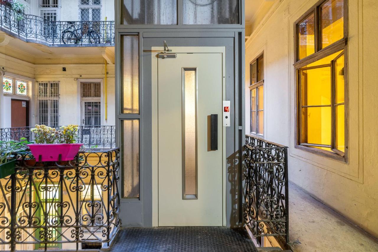 Trendy Grand Boulevard Designer Brand New Appartement Boedapest